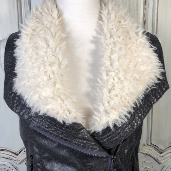 Mag Couture Faux Fur Collar and Lined Dark Metallic Zip Front Vest Size Small - Picture 4 of 14